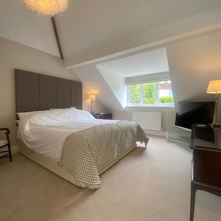 Beautiful 1 Bedroom Holiday Home In Ленчестър Екстериор снимка